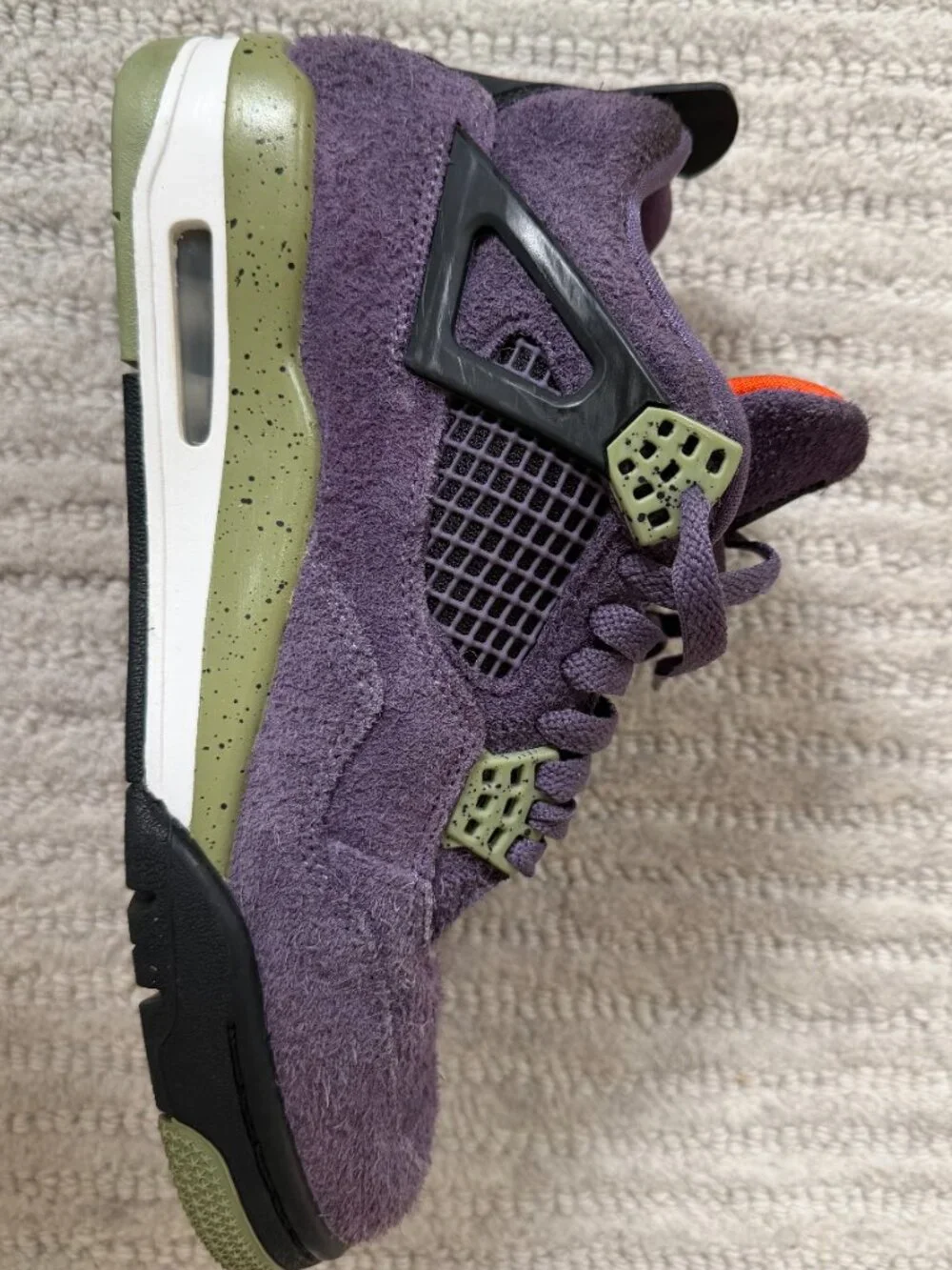 Retro Air Jordan 4 - Canyon Purple - Women 7 / Kids 5.5